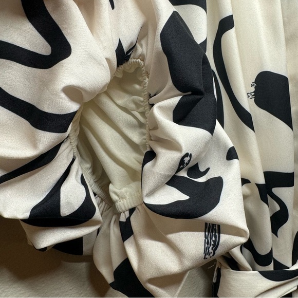 Entro Black and White Abstract Romper - Picture 8 of 9